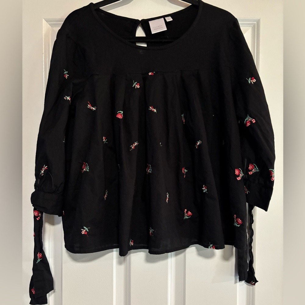 Lauren Conrad Rose 🌹 Embroidered Women's Top, size Large